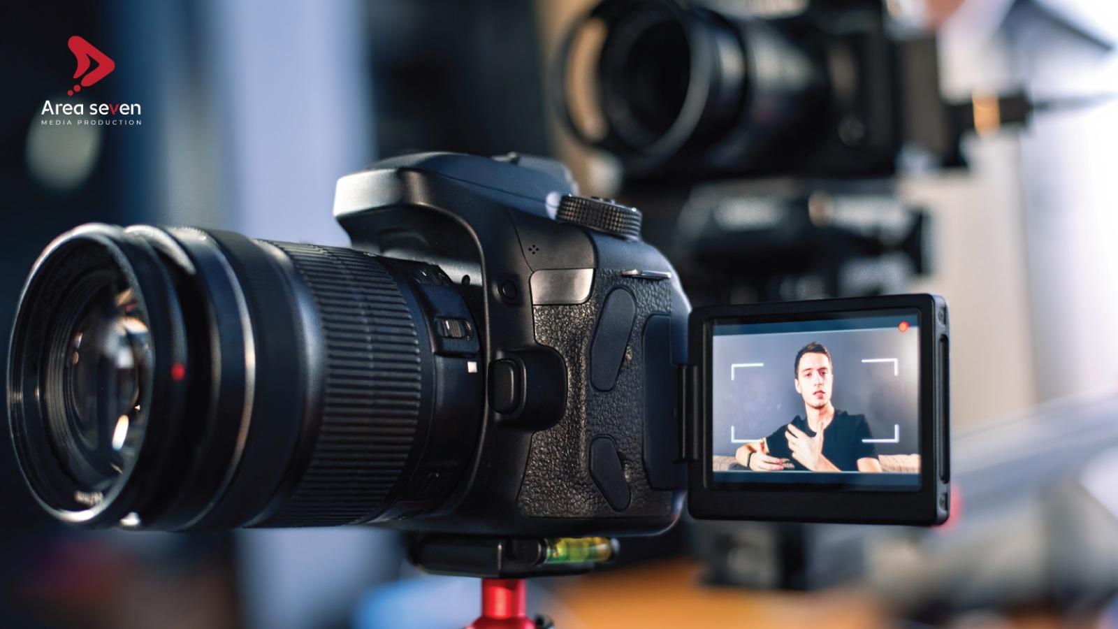 الهوية البصرية… لغة صامتة تتحدث باسمك